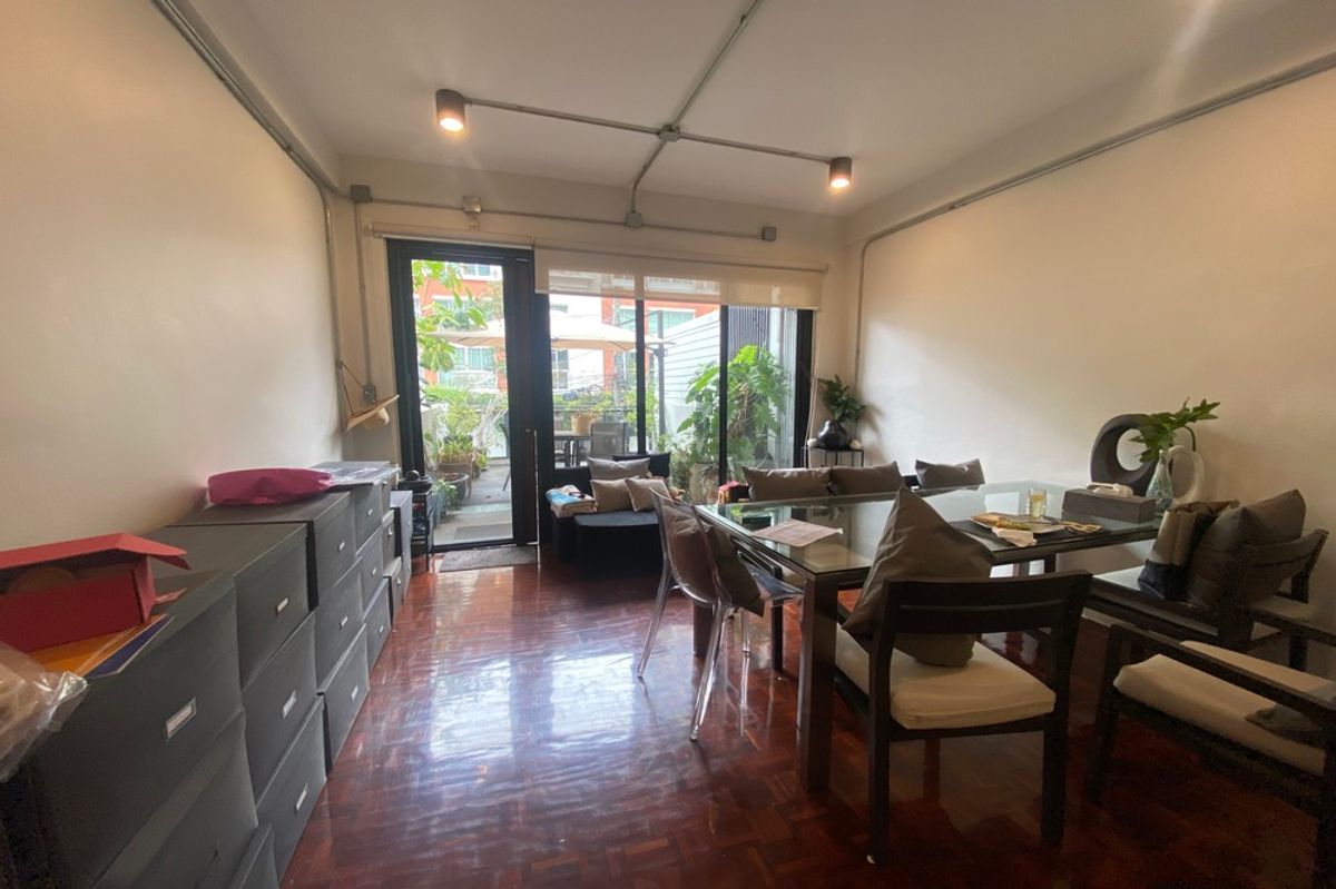 For SaleTownhomeSukhumvit, Asoke, Thonglor : 🔥 For Sale !! Townhouse !! prime area !! 🔥 Code C20250600020..........Townhouse in Thonglor, 3 bedroom, 3 bathroom, 3 Storeys, Partly Furnished, Special Deal!!📣📣