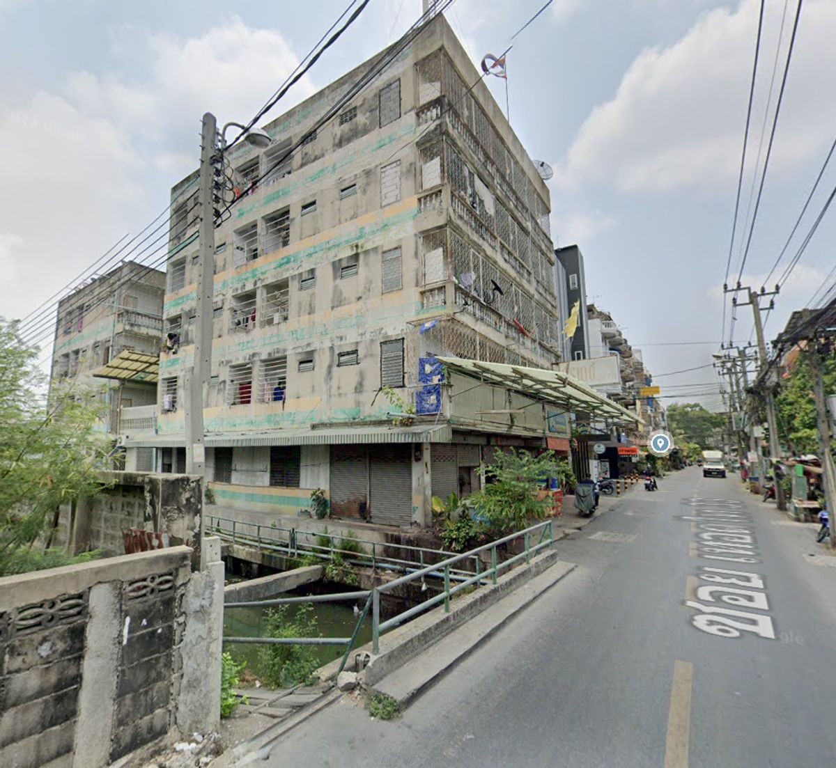ท่าพระ ตลาดพลู วุฒากาศ : ขายที่ดินสวย ท่าพระ แถมอพาร์ทเมนต์ 5 ชั้น 50 ห้อง ฟรี !