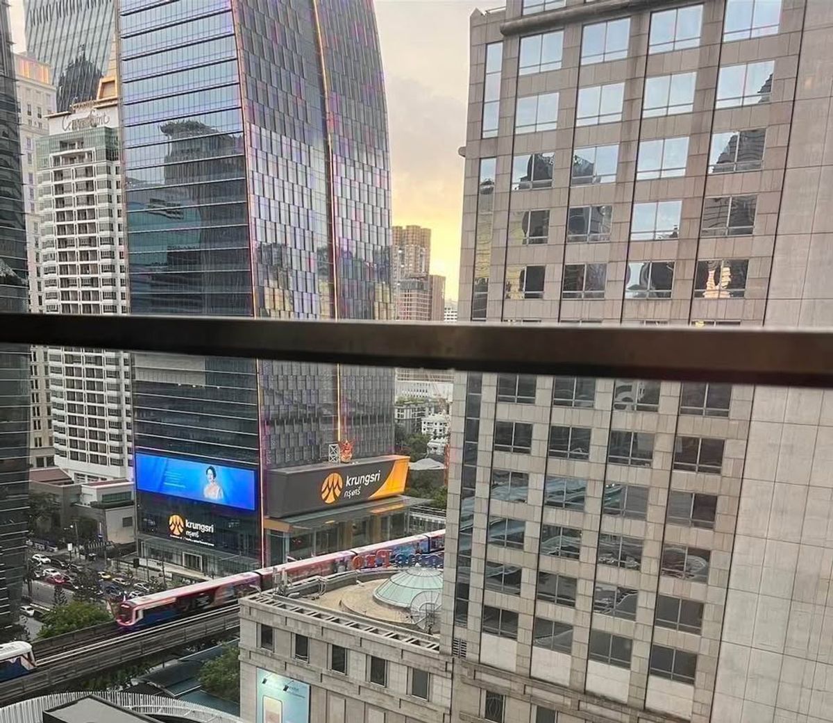 ขายคอนโดวิทยุ ชิดลม หลังสวน : Cut loss FOR Sale 1 Bedroom 45. “ Under Market Price “ 