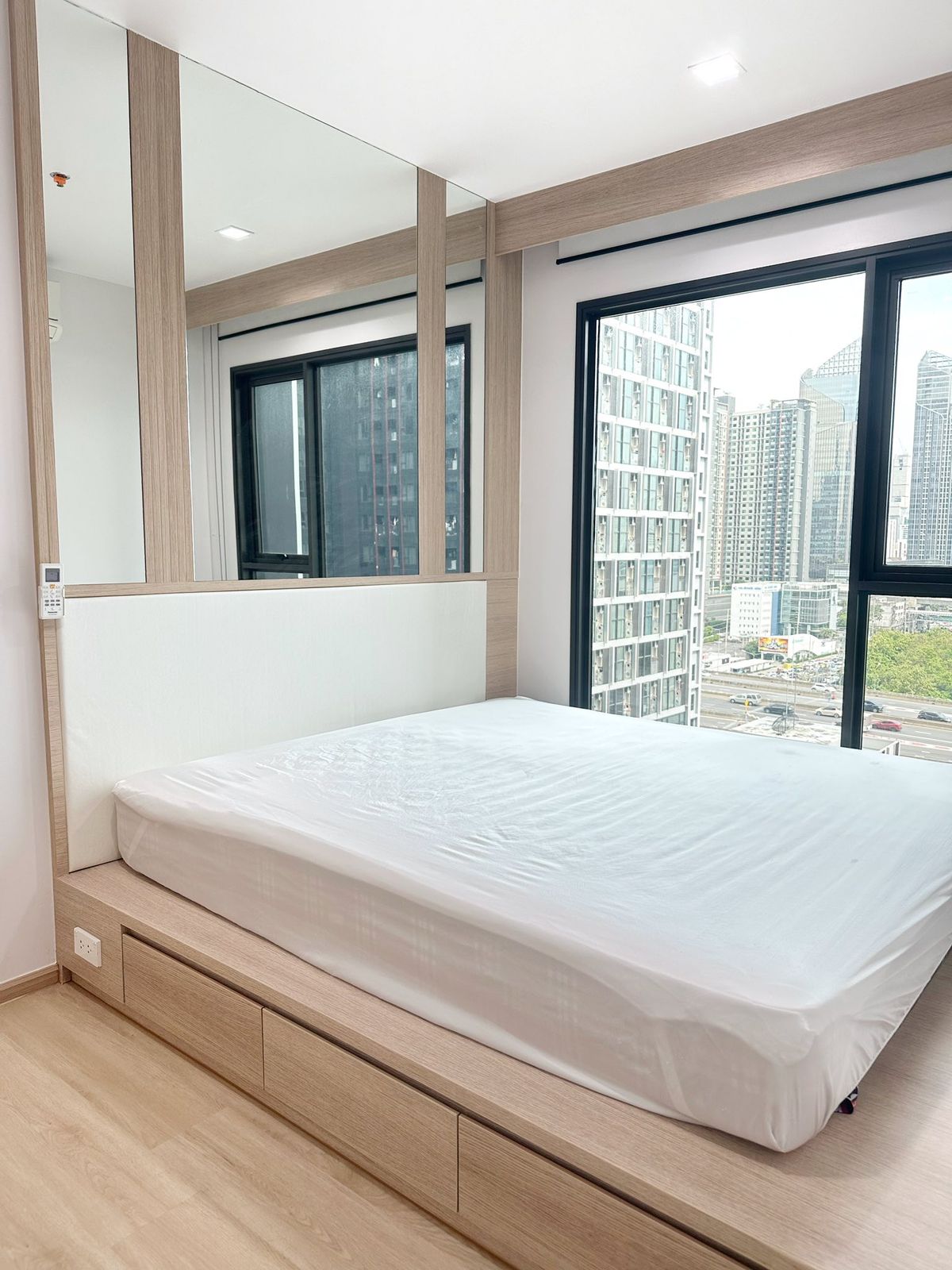 For RentCondoRama9, Petchburi, RCA : [PB986] 🚩 Life Asoke - Rama 9 Condo Rental (Life Asoke -Rama 9) #Condo near MRT Rama 9 #Condo near ARL Makkasan