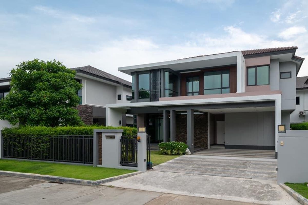 ให้เช่าบ้านลาดกระบัง สุวรรณภูมิ : ให้เช่าบ้านเดียว The Grand บางนา-วงแหวน พร้อมตกแต่งหรู 4 นอน ฟรี+ WIFI