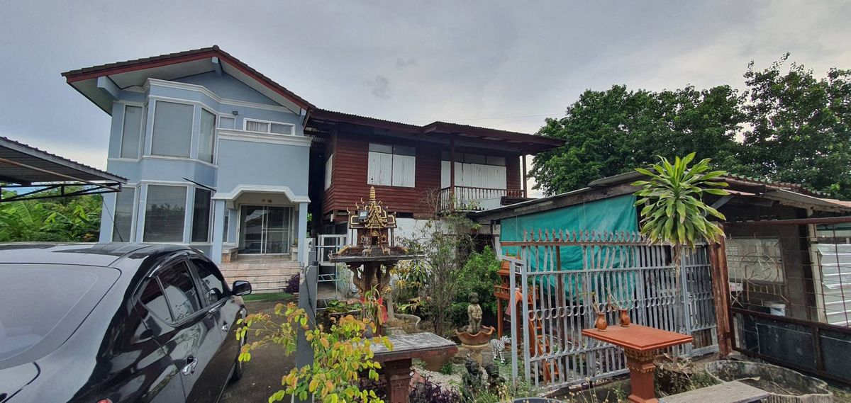 ขายบ้านอ่อนนุช อุดมสุข : ขายบ้านเดี่ยว 2 ชั้น  มบ.ผกามาศ ปรีดีย์พนมยงค์ 14  พระโขนง กรุงเทพ  150 ตรว. เพียงตรว.ละ 1 แสนบาทเท่านั้น  (หากต้องการที่ดินเปล่า ยินดีรื้อสิ่งปลูกสร้างออก)