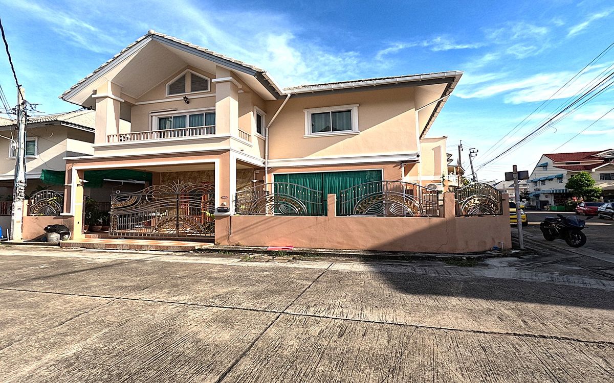 For SaleHousePinklao, Charansanitwong : Single house for sale, Im Amphon 2, corner house, Soi Ratchaphruek 9, Taling Chan.