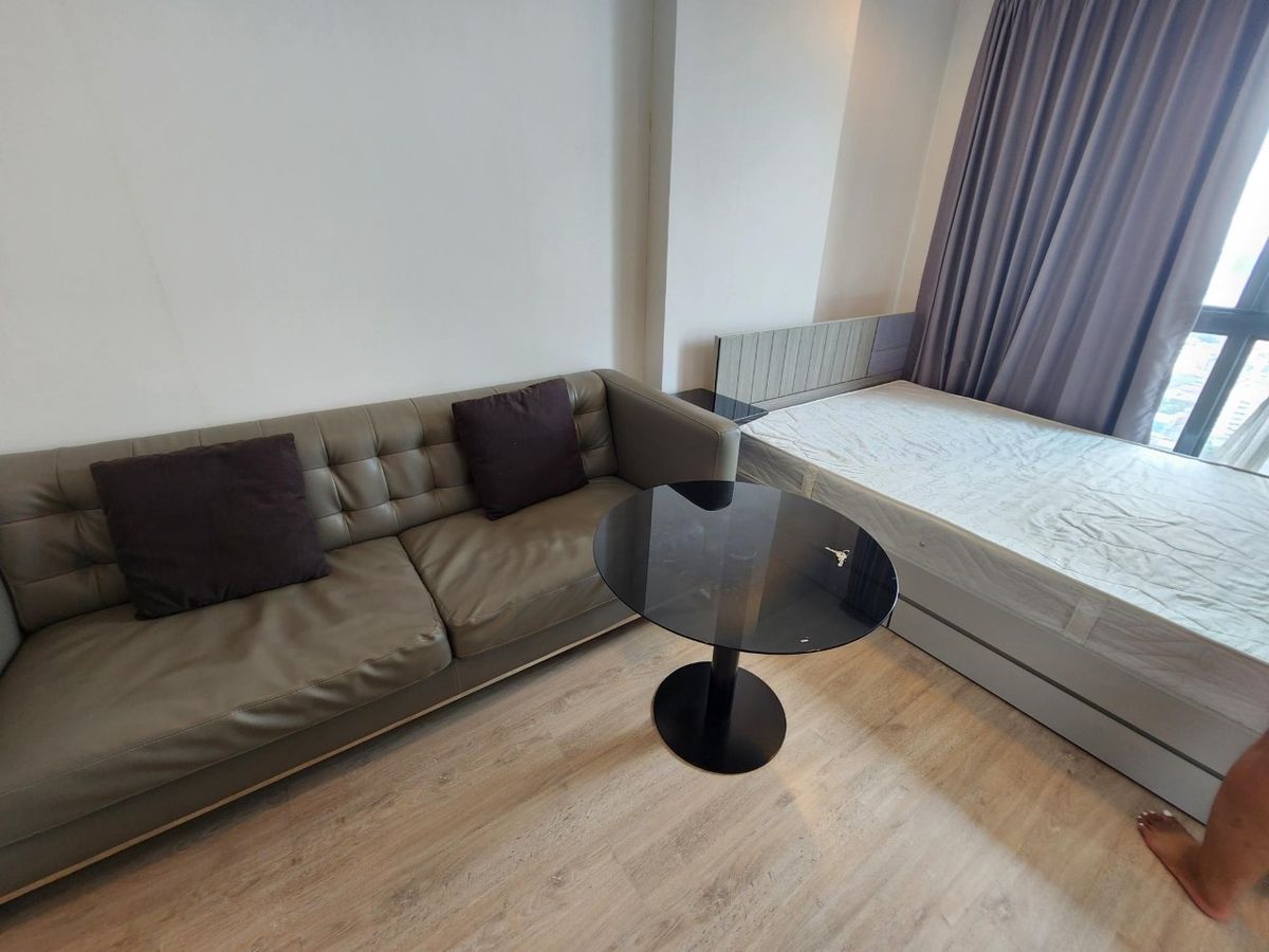 For RentCondoThaphra, Talat Phlu, Wutthakat : Ideo Sathorn Thapra, 300 meters of BTS Pho Nimit with a furniture+ washing machine only 8,500 baht