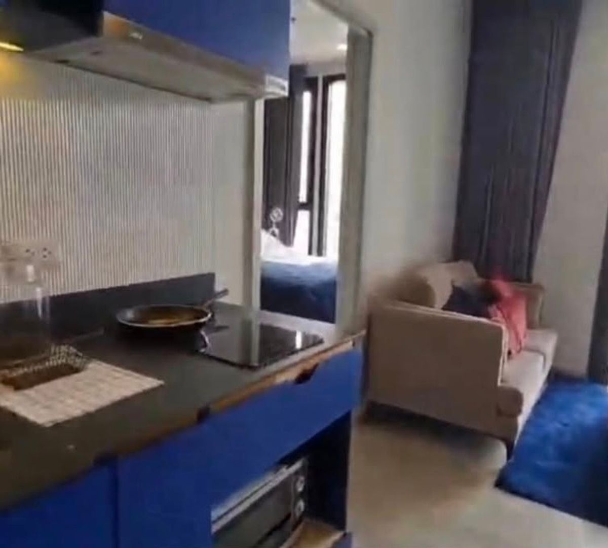 For RentCondoSukhumvit, Asoke, Thonglor : The XT EKAMAI condo is convenient to travel near the BTS Skytrain. There is a shuttle bus near the BTS Skytrain. Ready to stay immediately