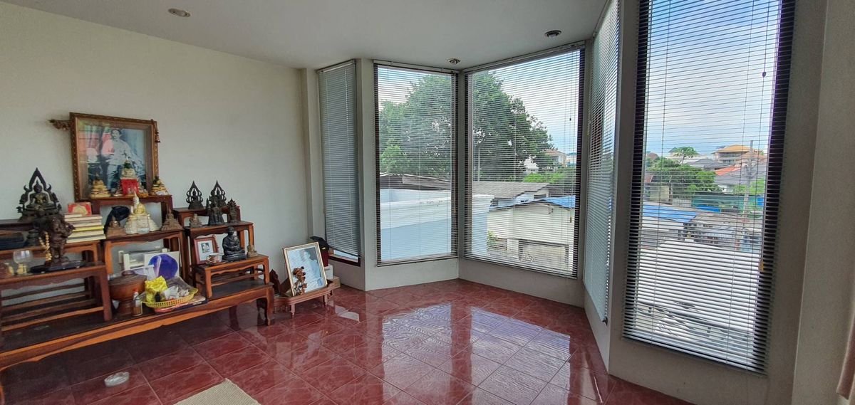 ขายบ้านอ่อนนุช อุดมสุข : ขายบ้านเดี่ยว 2 ชั้น  มบ.ผกามาศ ปรีดีย์พนมยงค์ 14  พระโขนง กรุงเทพ  150 ตรว. เพียงตรว.ละ 1 แสนบาทเท่านั้น  (หากต้องการที่ดินเปล่า ยินดีรื้อสิ่งปลูกสร้างออก)