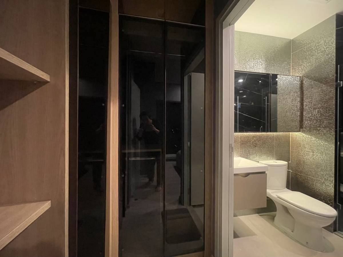 For RentCondoSukhumvit, Asoke, Thonglor : The XT EKKAMAI condo is convenient to travel near the BTS train. Ready to stay immediately !!