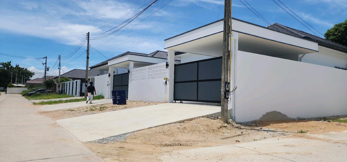 For SaleHousePattaya, Bangsaen, Chonburi : Single house, Pattaya, reservoir, championship behind the corner
