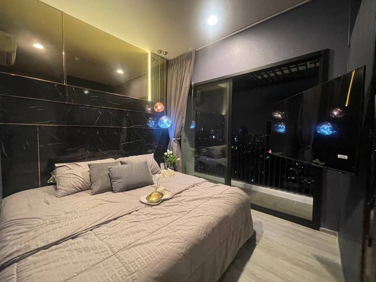 For RentCondoSukhumvit, Asoke, Thonglor : The XT EKKAMAI condo is convenient to travel near the BTS train. Ready to stay immediately !!