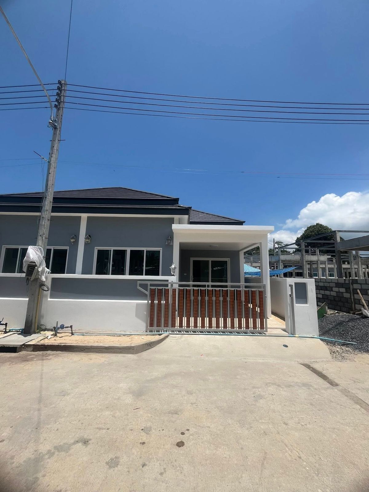 For RentHousePhuket : Rent The Avenue Paalai