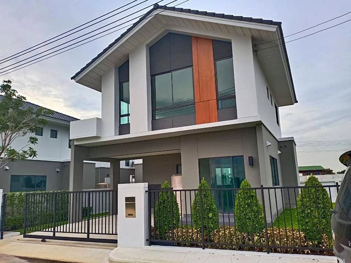ให้เช่าบ้านปทุมธานี รังสิต ธรรมศาสตร์ : บ้านเดี่ยว 2 ชั้น พร้อมเฟอร์นิเจอร์ ตกแต่งสวยงาม ให้เช่า ย่านรังสิต-ปทุมธานี ใกล้ไทวัสดุ ปทุมธานี เพียง 2.6 กม.