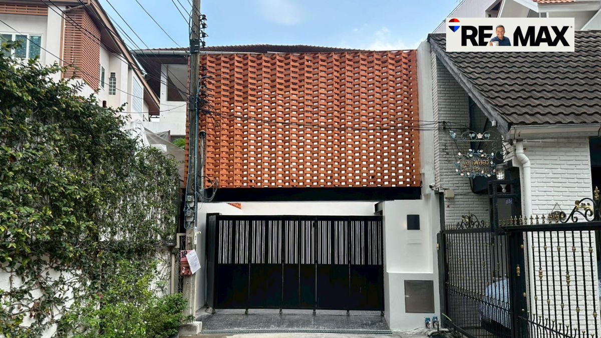 ให้เช่าทาวน์โฮมสุขุมวิท อโศก ทองหล่อ : townhouse for rent BTS Thonglor BTS Phrompong sukhumvit