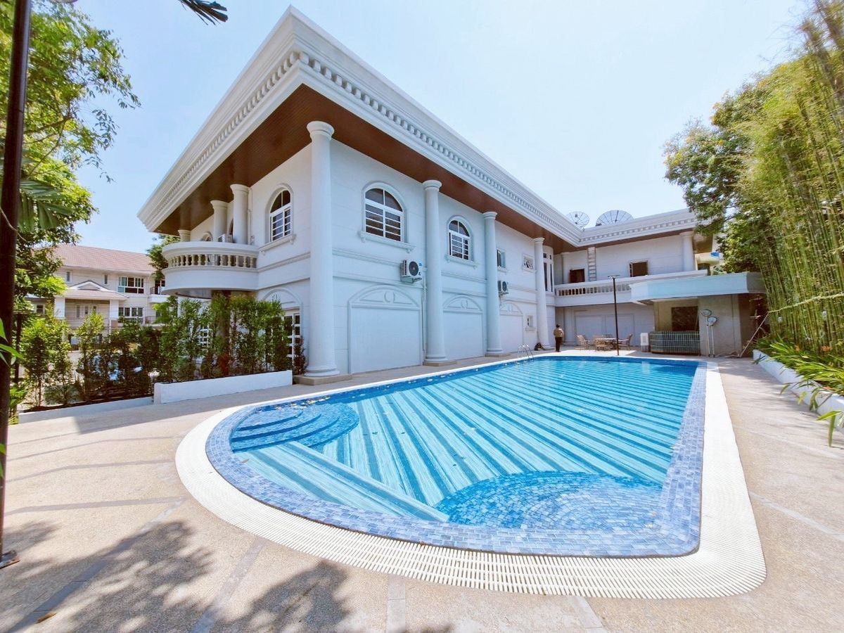 ให้เช่าบ้านอ่อนนุช อุดมสุข :  ★ Detached House Private Pool Villa ★ 2 ชั้น | ขนาดที่ดิน 1,600.00 ตร.ว. พื้นที่ใช้สอย 2,000.00 ตร.ม. | 6 ห้องนอน 8 ห้องน้ำ มีโรงจอดรถ | ใกล้ BTS ปุณณวิถี