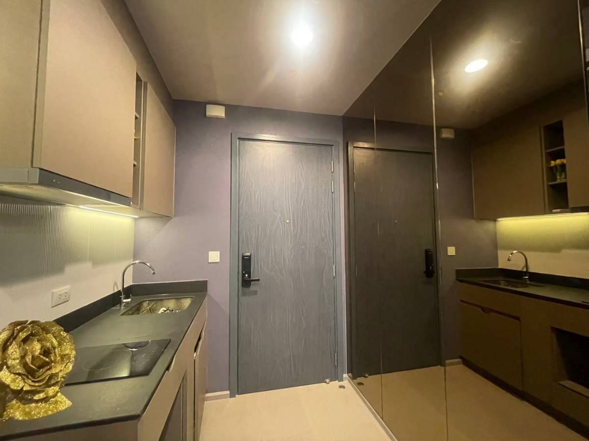 For RentCondoSukhumvit, Asoke, Thonglor : The XT EKKAMAI condo is convenient to travel near the BTS train. Ready to stay immediately !!