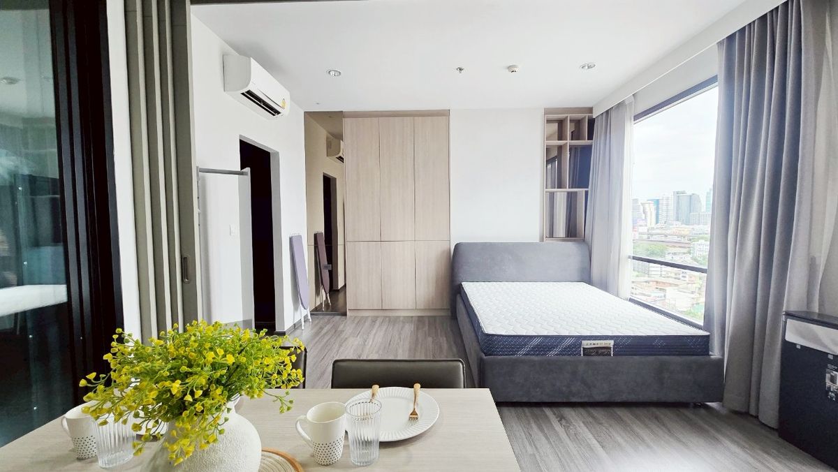 For RentCondoRatchathewi,Phayathai : 🏙 The corner room in the heart of the monument 🌟 IDEO Mobi Rangnam is only 23,000 baht/month.