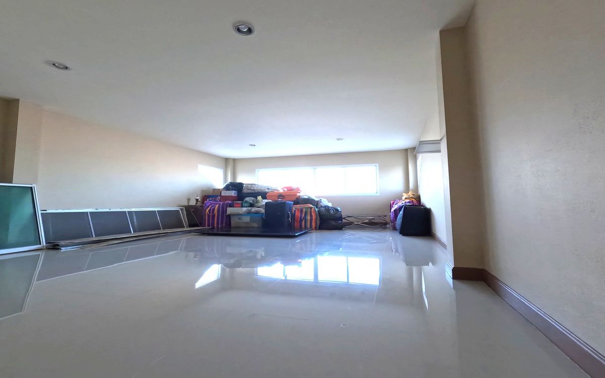 For SaleHousePinklao, Charansanitwong : Single house for sale, Im Amphon 2, corner house, Soi Ratchaphruek 9, Taling Chan.