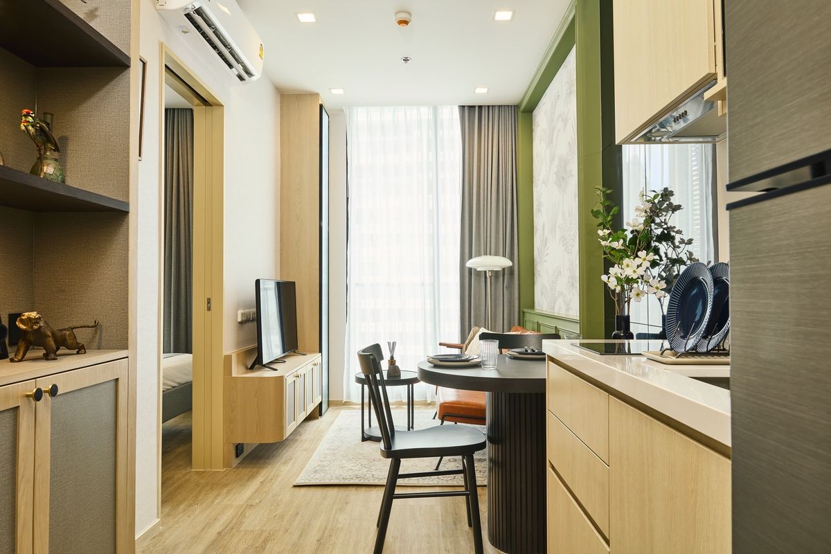 CondoSukhumvit, Asoke, Thonglor : Noble State 30SQM, complete with 600 meters from BTS with Pong