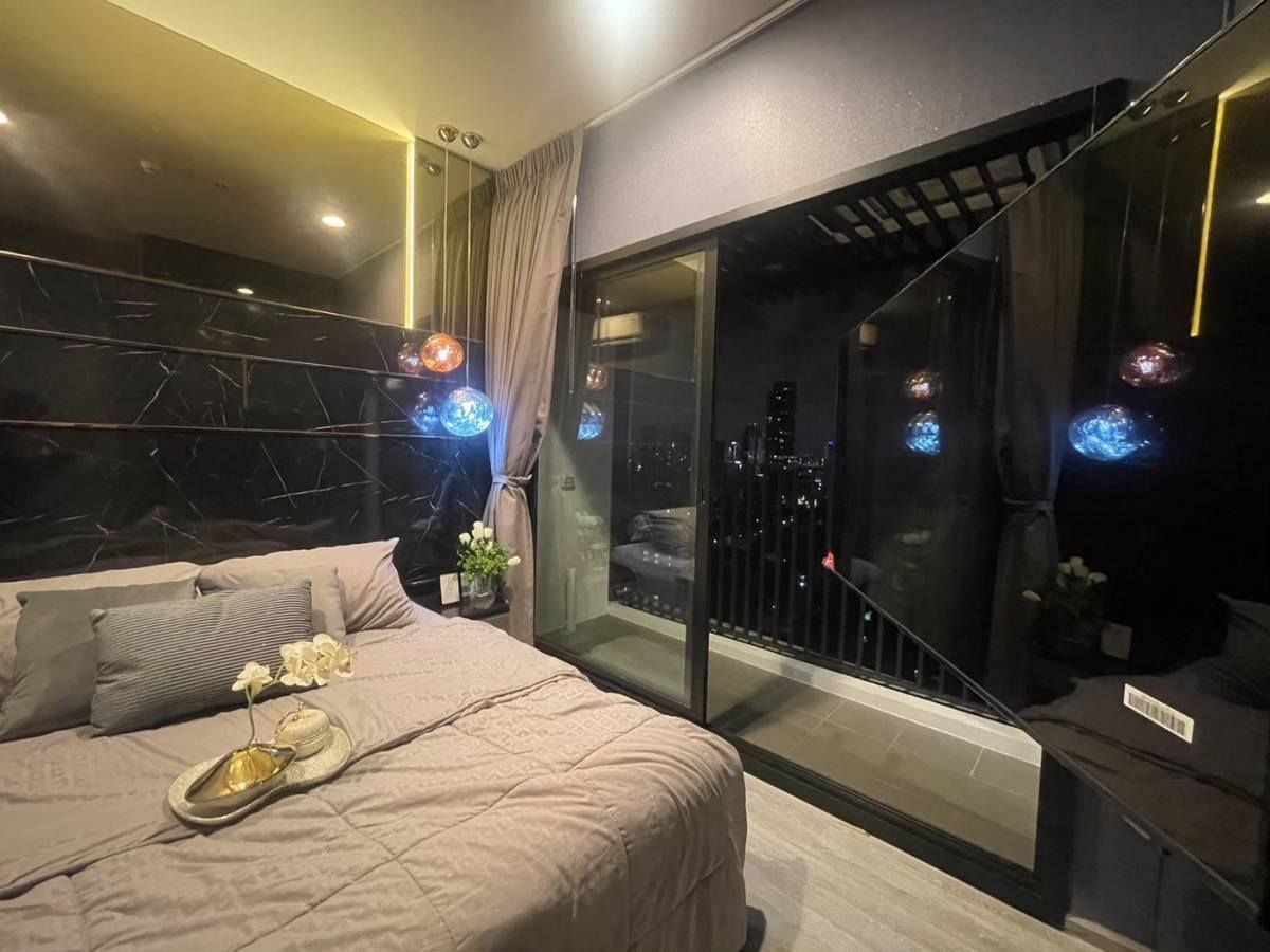 For RentCondoSukhumvit, Asoke, Thonglor : The XT EKKAMAI condo is convenient to travel near the BTS train. Ready to stay immediately !!