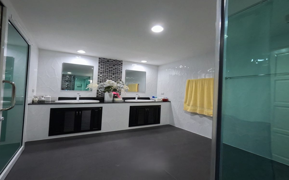 For SaleHousePinklao, Charansanitwong : Single house for sale, Im Amphon 2, corner house, Soi Ratchaphruek 9, Taling Chan.