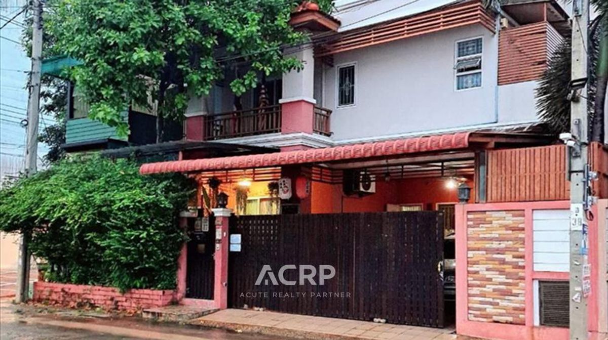 ขายบ้านพุทธมณฑล ศาลายา : ขายบ้านเดี่ยว 3 ชั้น หมู่บ้านจิตรนภา พุทธมณฑลสาย 3 ซอย 28 บ้านหลังหัวมุม ทำเลดี ถนนหน้าบ้านกว้าง รถคอนเทนเนอร์เข้าได้ เหมาะอยู่อาศัยหรือทำโฮมออฟฟิศ