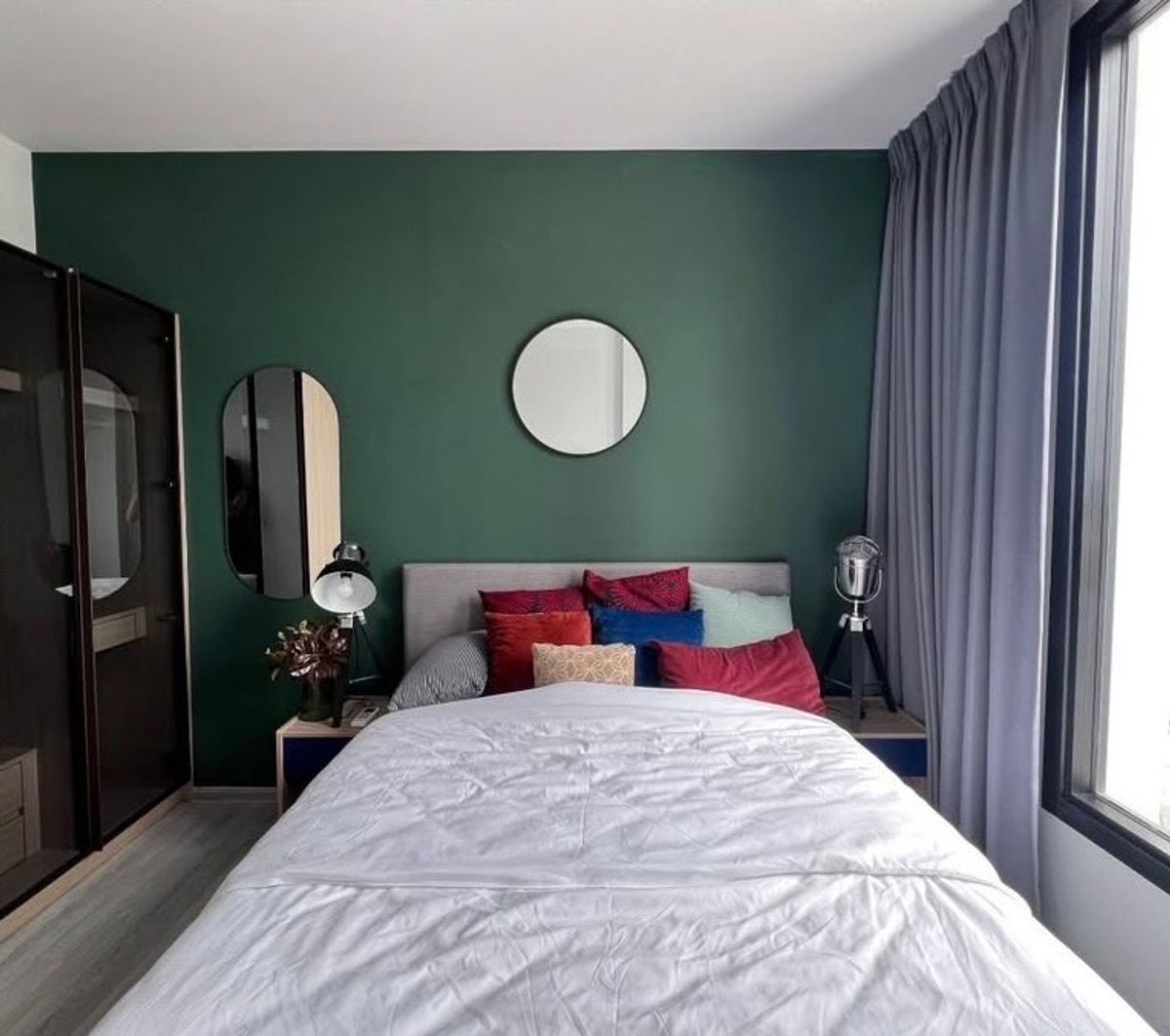 For RentCondoSukhumvit, Asoke, Thonglor : The XT EKAMAI condo is convenient to travel near the BTS Skytrain. There is a shuttle bus near the BTS Skytrain. Ready to stay immediately