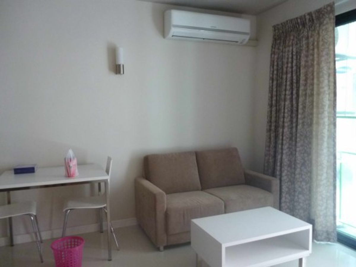 For RentCondoSukhumvit, Asoke, Thonglor : Low floor 1 bed 1 bath 40 sqm condo at Le Cote Sukhumvit 14 for rent 20,000THB per month, Asoke BTS station