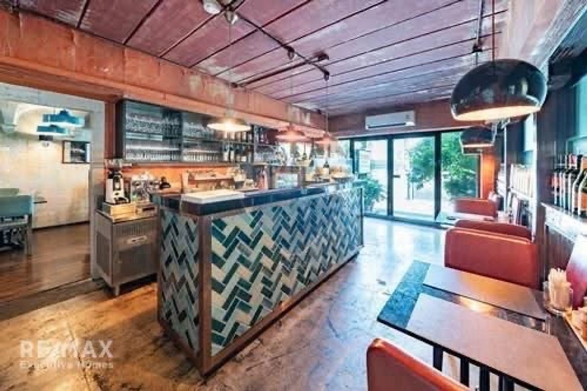 ขายร้านค้า/ตลาดนัดสุขุมวิท อโศก ทองหล่อ : 🎉 Price: 1M Baht! Authentic Italian Restaurant for Sale in Bangkok's Sukhumvit Hotspot! 🎉