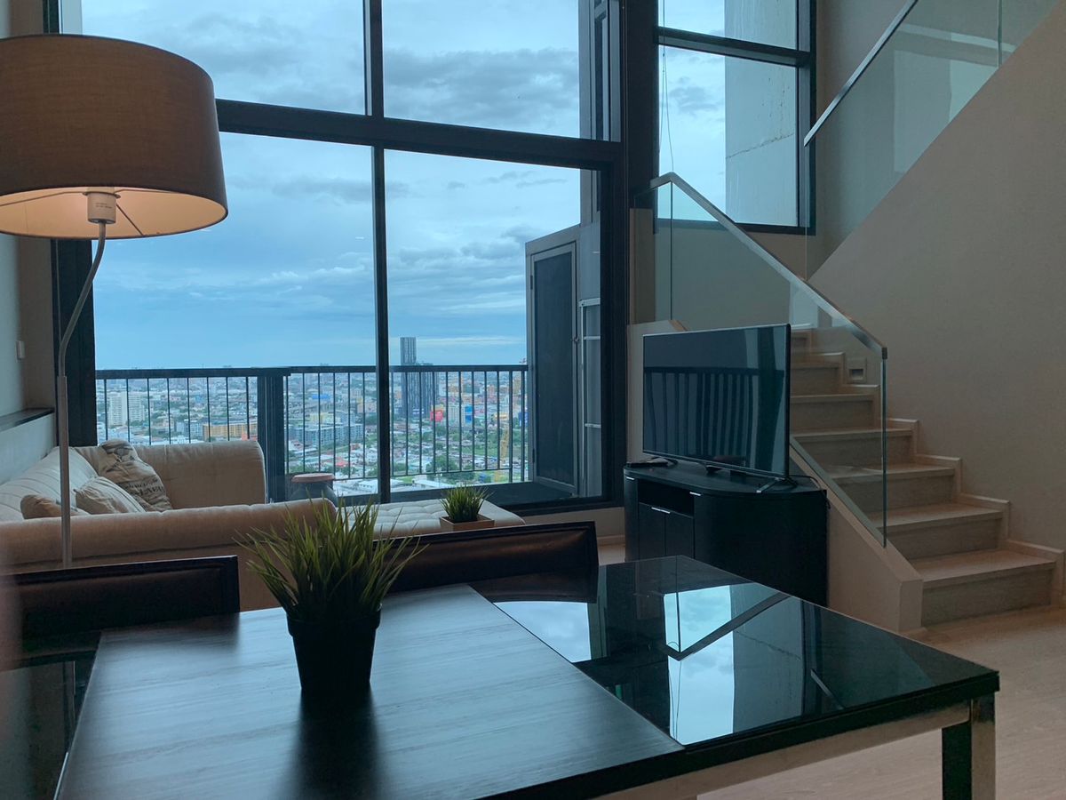 ให้เช่าคอนโดอ่อนนุช อุดมสุข : 🌃 ปล่อยเช่า 𝗥𝗵𝘆𝘁𝗵𝗺 สุขุมวิท 44/1 🔥 Duplex ชั้น 30 วิวสวย ติด BTS พระโขนง 0 เมตร พร้อมอยู่!