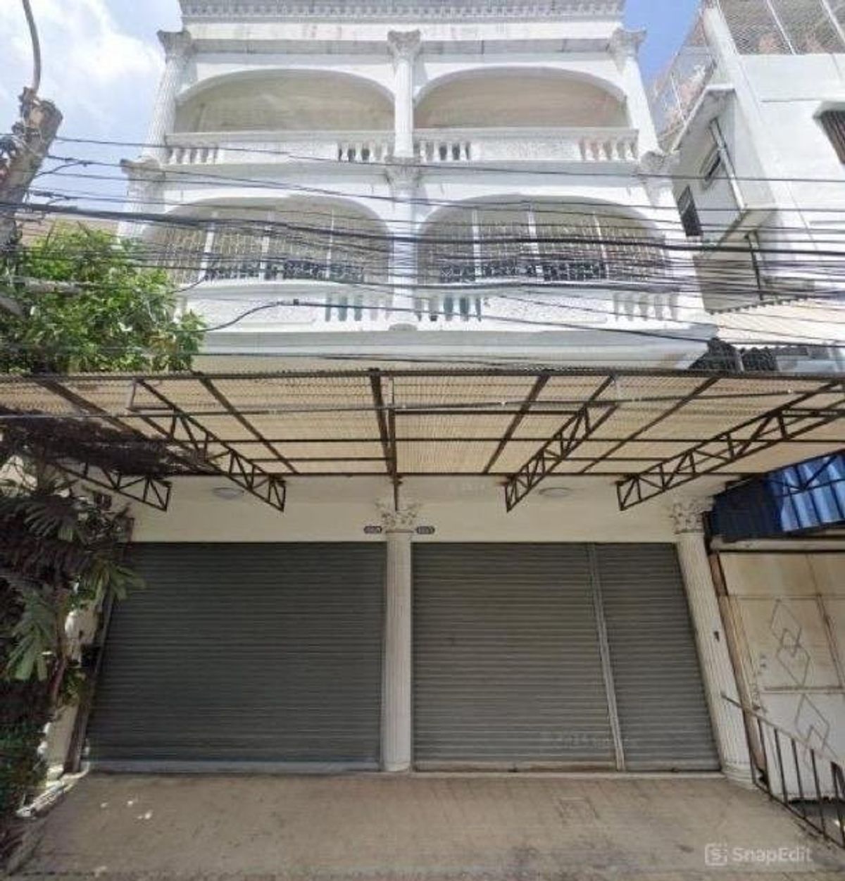 For SaleShop HouseOnnut, Udomsuk : 2 -storey commercial building for sale, 30 sq.w., beautiful decoration, Soi Udomsuk 51, near Paradise Park, Suan Luang Rama 9, Line Line, Si Udom Station, 4 parking spaces