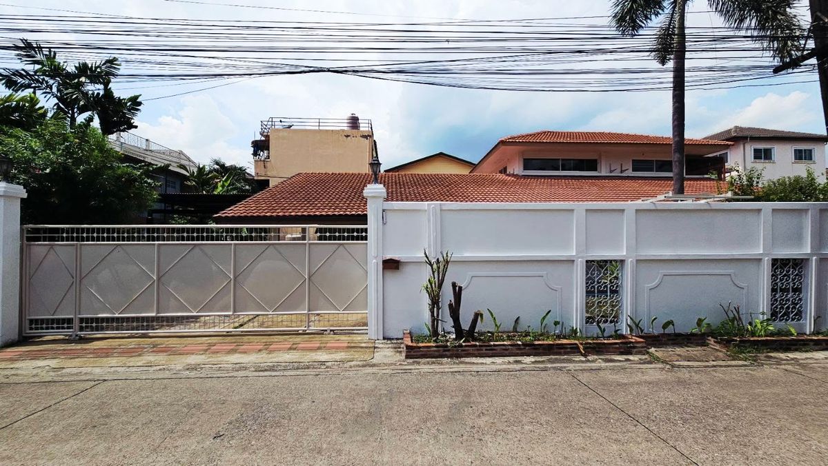 ขายบ้านอ่อนนุช อุดมสุข : บ้านเดี่ยว ซอยอ่อนนุช 72 / 5 ห้องนอน (ขาย), Detached house Soi On Nut 72 / 5 Bedrooms (FOR SALE) FON153