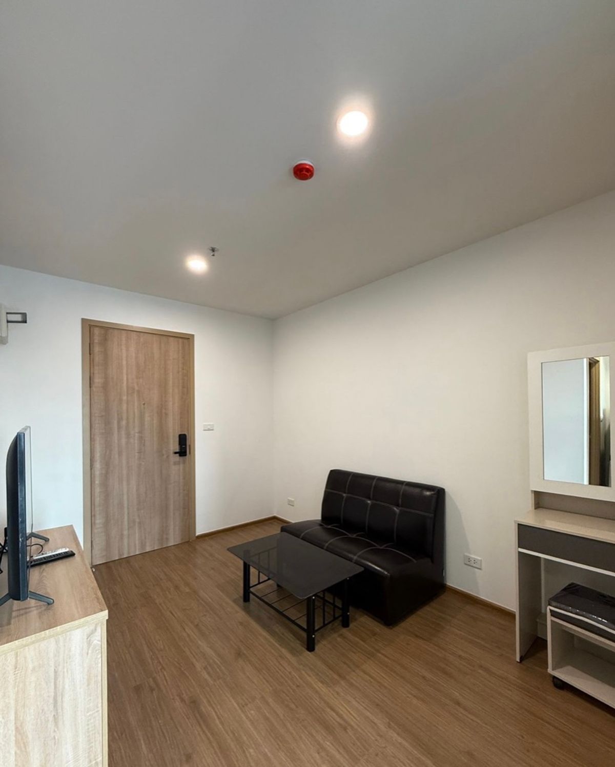 For RentCondoBang kae, Phetkasem : Rent The Leaf Petchkasem 37, beautiful, good location, ready to be near MRT Phasi Charoen. Interested in Atline.@841QLNR