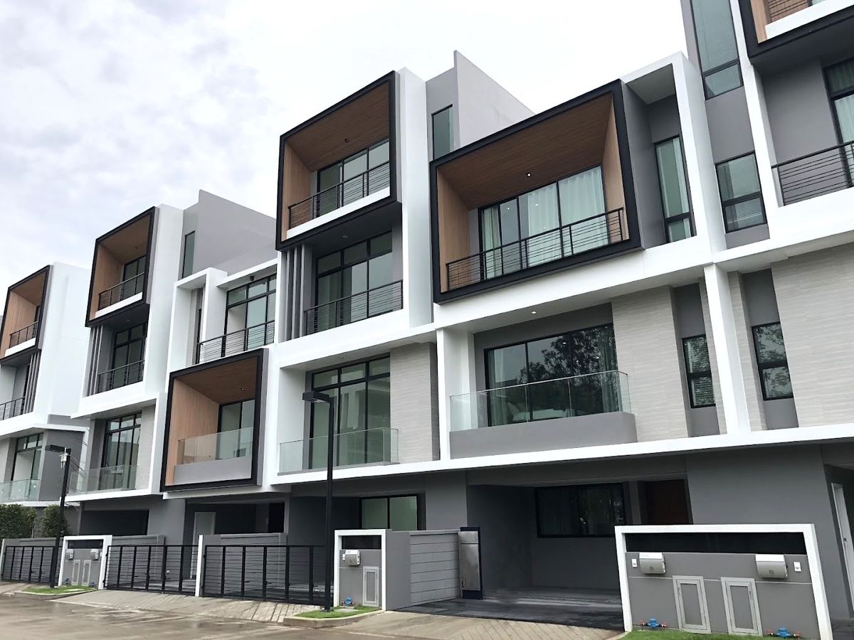 ให้เช่าทาวน์โฮมพัฒนาการ ศรีนครินทร์ : ให้เช่า ทาวน์โฮม 3 ชั้น โครงการ เนอวานา ดีฟายน์ ศรีนครินทร์-พระราม 9 (กรุงเทพกรีฑาตัดใหม่)