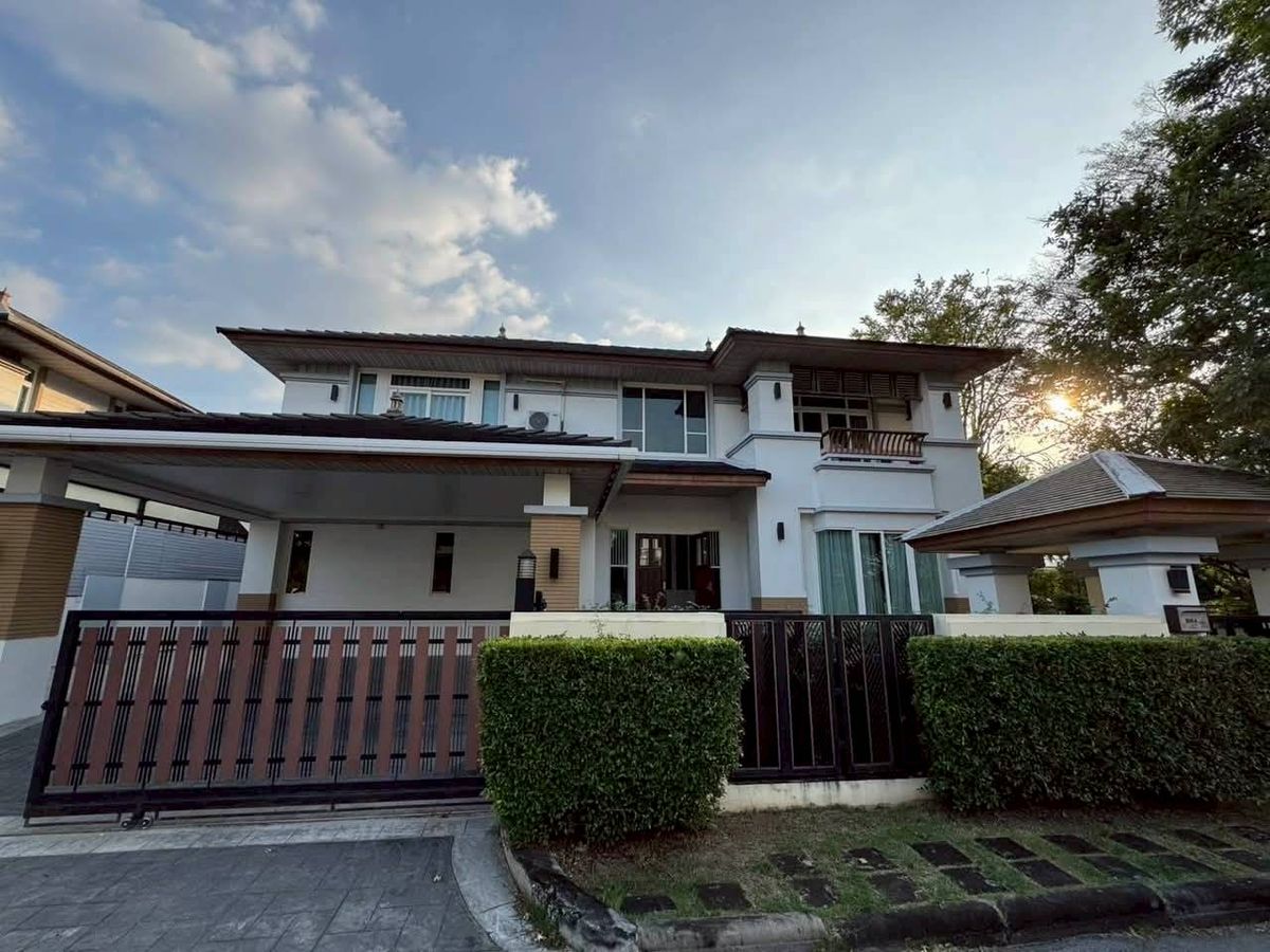 For RentHousePinklao, Charansanitwong : Rent a luxury house, 2 -story land 150 sq.w. Usable area 420 sq. M. 4 bedrooms, 4 bathrooms, 4 parking, on the main road, Ratchapruek, opposite The Circle, Food Villa, near Central West, Central Pinklao.