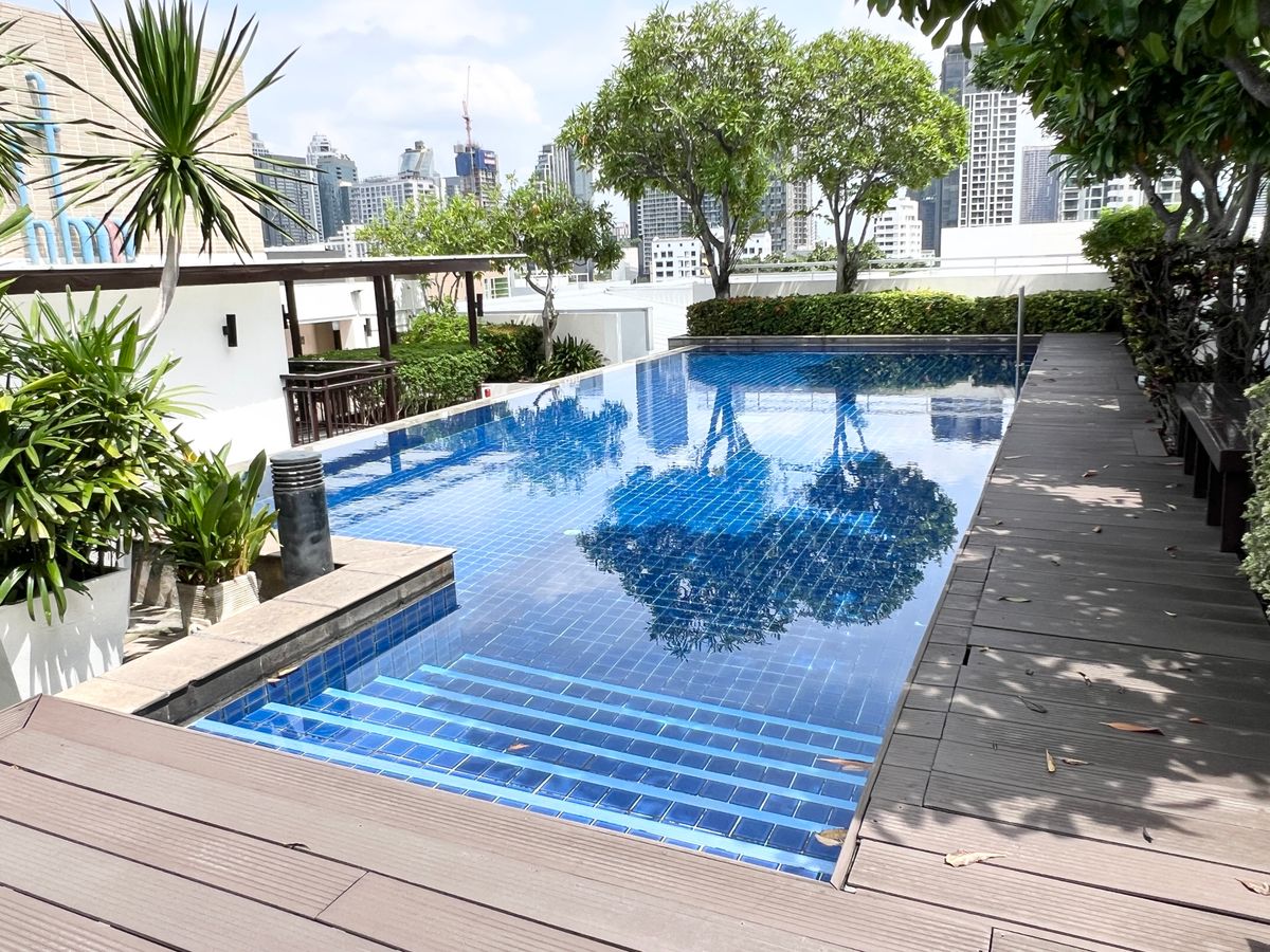For RentCondoSukhumvit, Asoke, Thonglor : Condo for rent 49 Plus, decorated with 1 bedroom, 1 bathroom, size 51 square meters, 8th floor, near BTS Thonglor