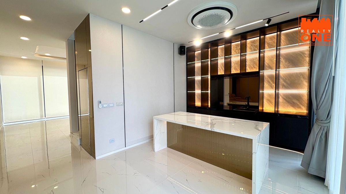 ขายลาดพร้าว101 แฮปปี้แลนด์ : ขายบ้านหรูหลังใหญ่ สร้างใหม่ พร้อมสระว่ายน้ำ 220 ตารางวา ลาดพร้าว 101 แยก 42