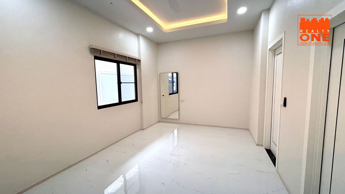 ขายลาดพร้าว101 แฮปปี้แลนด์ : ขายบ้านหรูหลังใหญ่ สร้างใหม่ พร้อมสระว่ายน้ำ 220 ตารางวา ลาดพร้าว 101 แยก 42