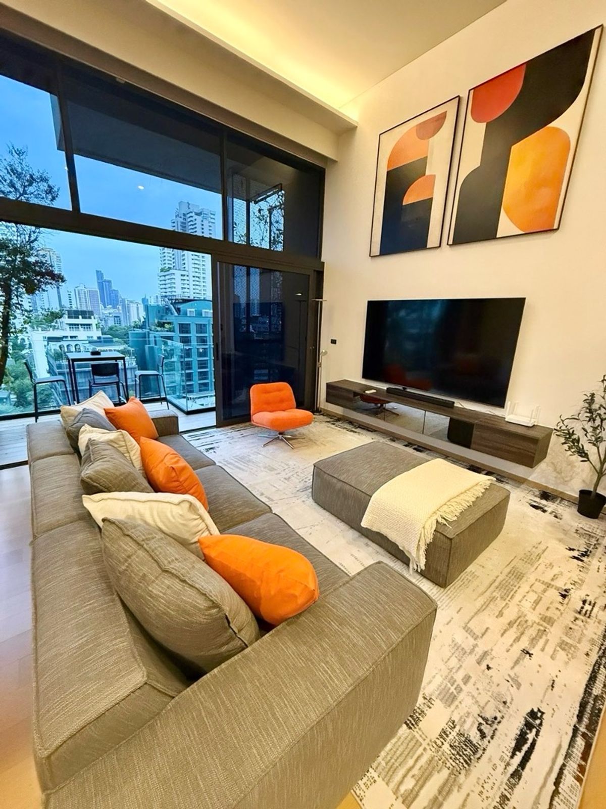 ให้เช่าคอนโดสุขุมวิท อโศก ทองหล่อ : 𝐅𝐨𝐫 𝐑𝐞𝐧𝐭 : Siamese Gioia 3bed2 bath 130sqm 140k 