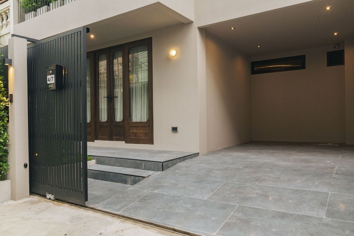 For SaleTownhomeSukhumvit, Asoke, Thonglor : Townhouse - Sale with tenat - Soi Pridi 26 Sukhumvit 71 