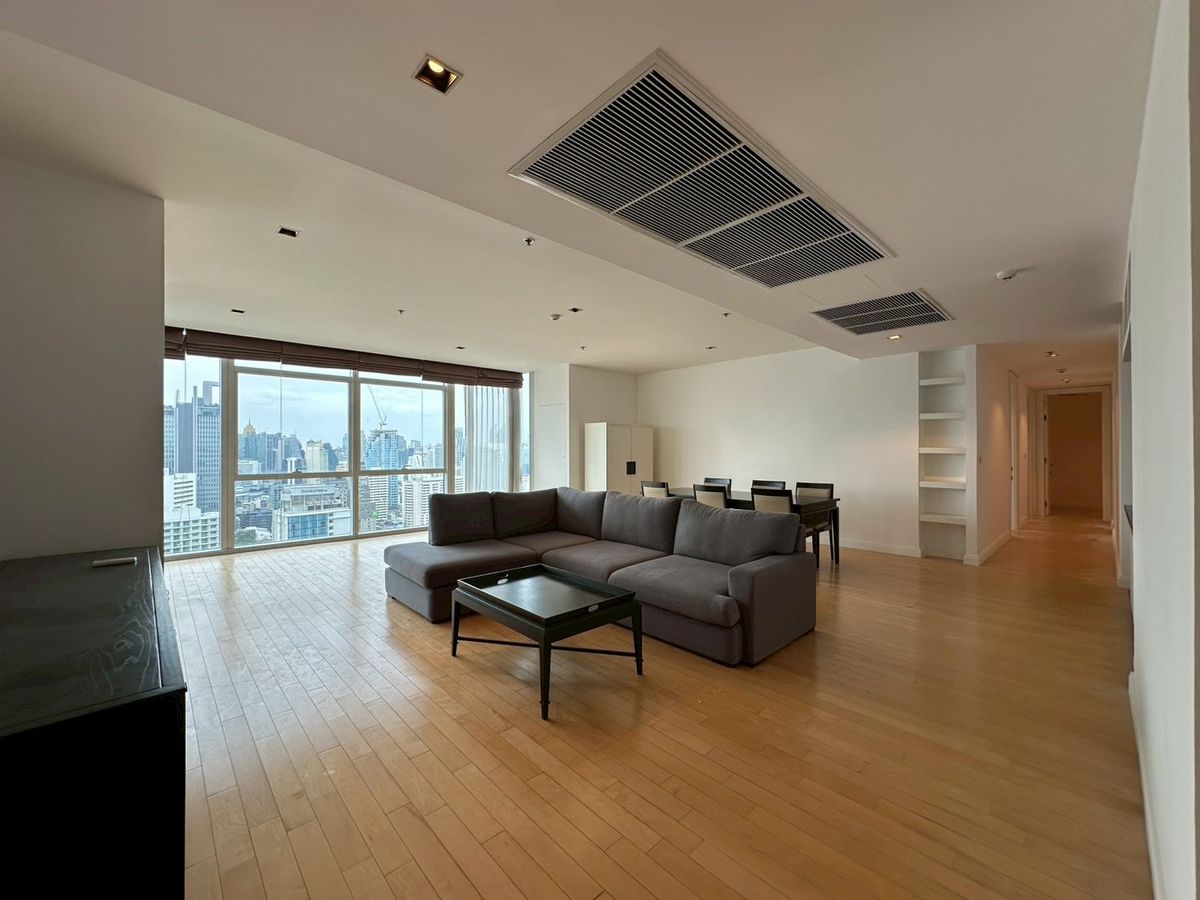 For RentCondoWitthayu, Chidlom, Langsuan, Ploenchit : 🏡 Athenee Residence – Luxury 3-Bedroom Condo Fully Furnished | Ideal for Families or Executives | Just 3 Minutes Walk to BTS Phloen Chit