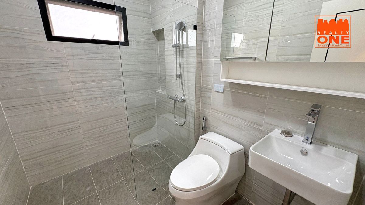 ขายลาดพร้าว101 แฮปปี้แลนด์ : ขายบ้านหรูหลังใหญ่ สร้างใหม่ พร้อมสระว่ายน้ำ 220 ตารางวา ลาดพร้าว 101 แยก 42