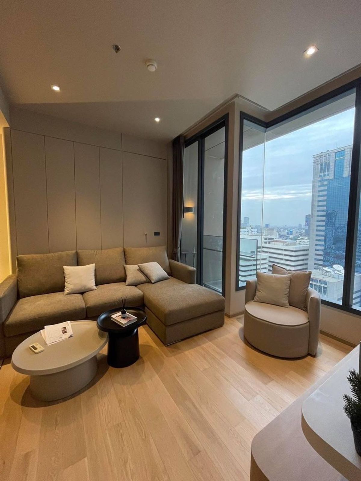 For RentCondoSukhumvit, Asoke, Thonglor : Luxury Condo in Central Asoke - The Esses Asoke 2Bedroom 2Bathroom