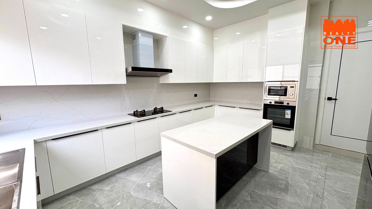 ขายลาดพร้าว101 แฮปปี้แลนด์ : ขายบ้านหรูหลังใหญ่ สร้างใหม่ พร้อมสระว่ายน้ำ 220 ตารางวา ลาดพร้าว 101 แยก 42