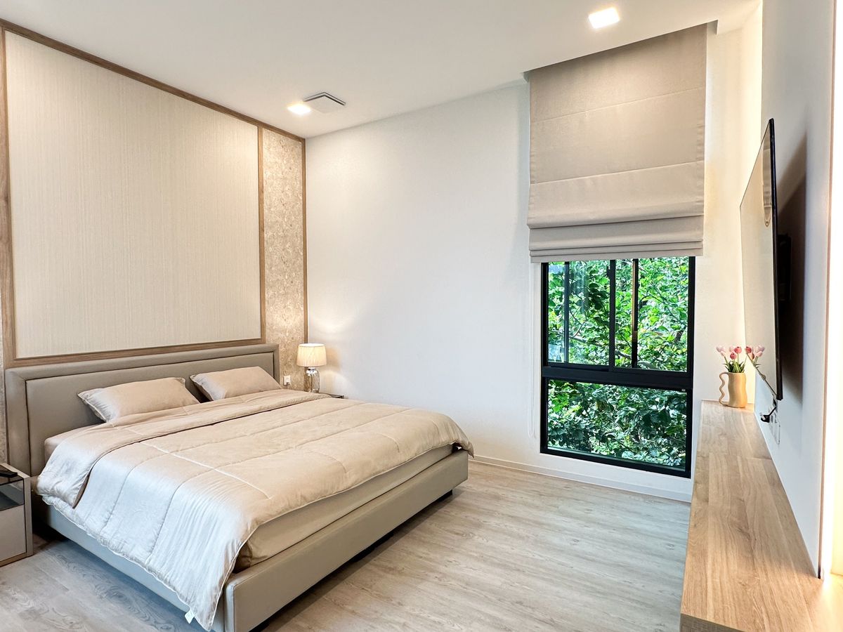 For RentHousePattanakan, Srinakarin : Luxury 3-Storey Corner Detached House with Private Lift at Vive Krungthep Kreetha Near Wellington College
