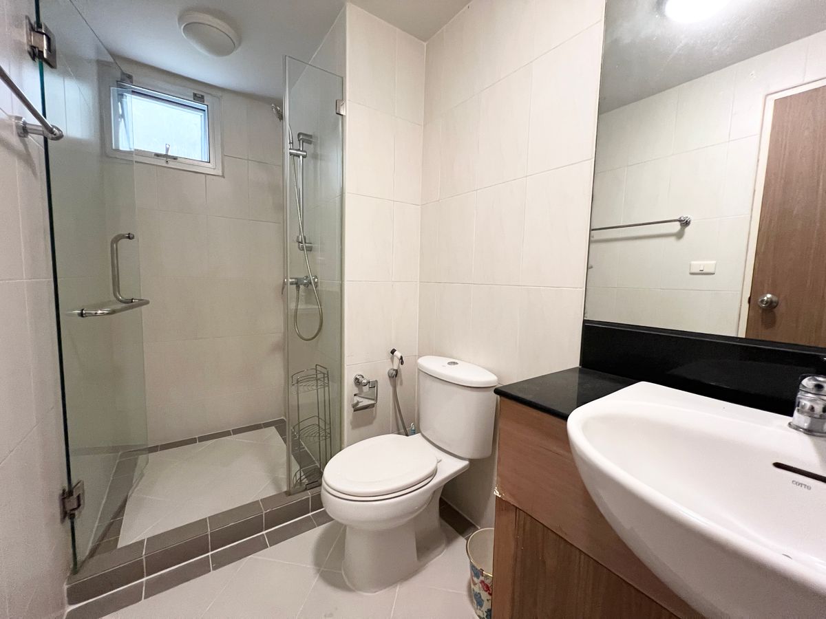 For RentCondoSukhumvit, Asoke, Thonglor : Condo for rent 49 Plus, decorated with 1 bedroom, 1 bathroom, size 51 square meters, 8th floor, near BTS Thonglor