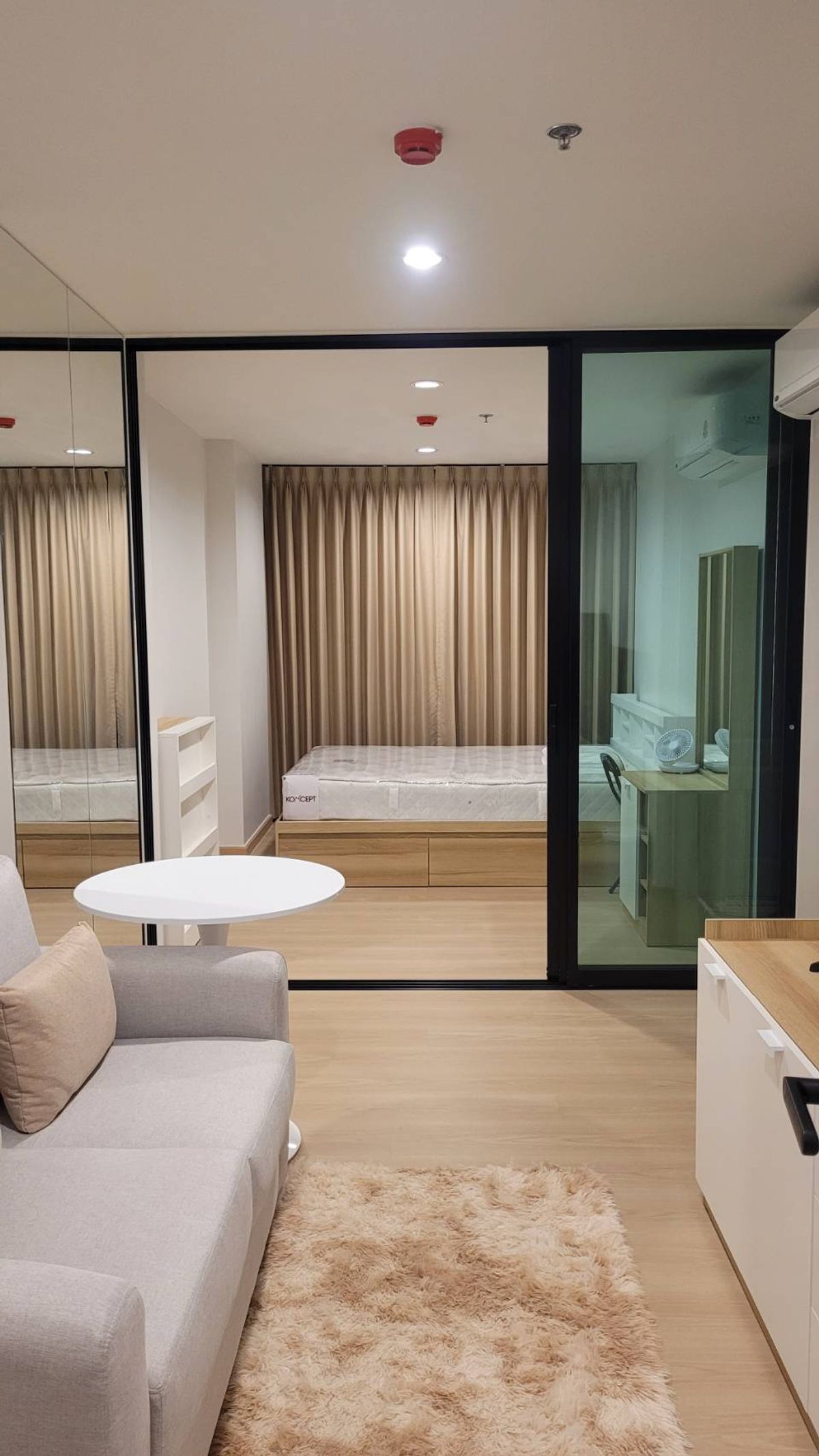 For RentCondoPathum Thani,Rangsit, Thammasat : Leave the condo closest to TU in this area less than 5 minutes! Complete decorative room Like being quiet, quiet, safe, safe, accommodation, "truly recovering"