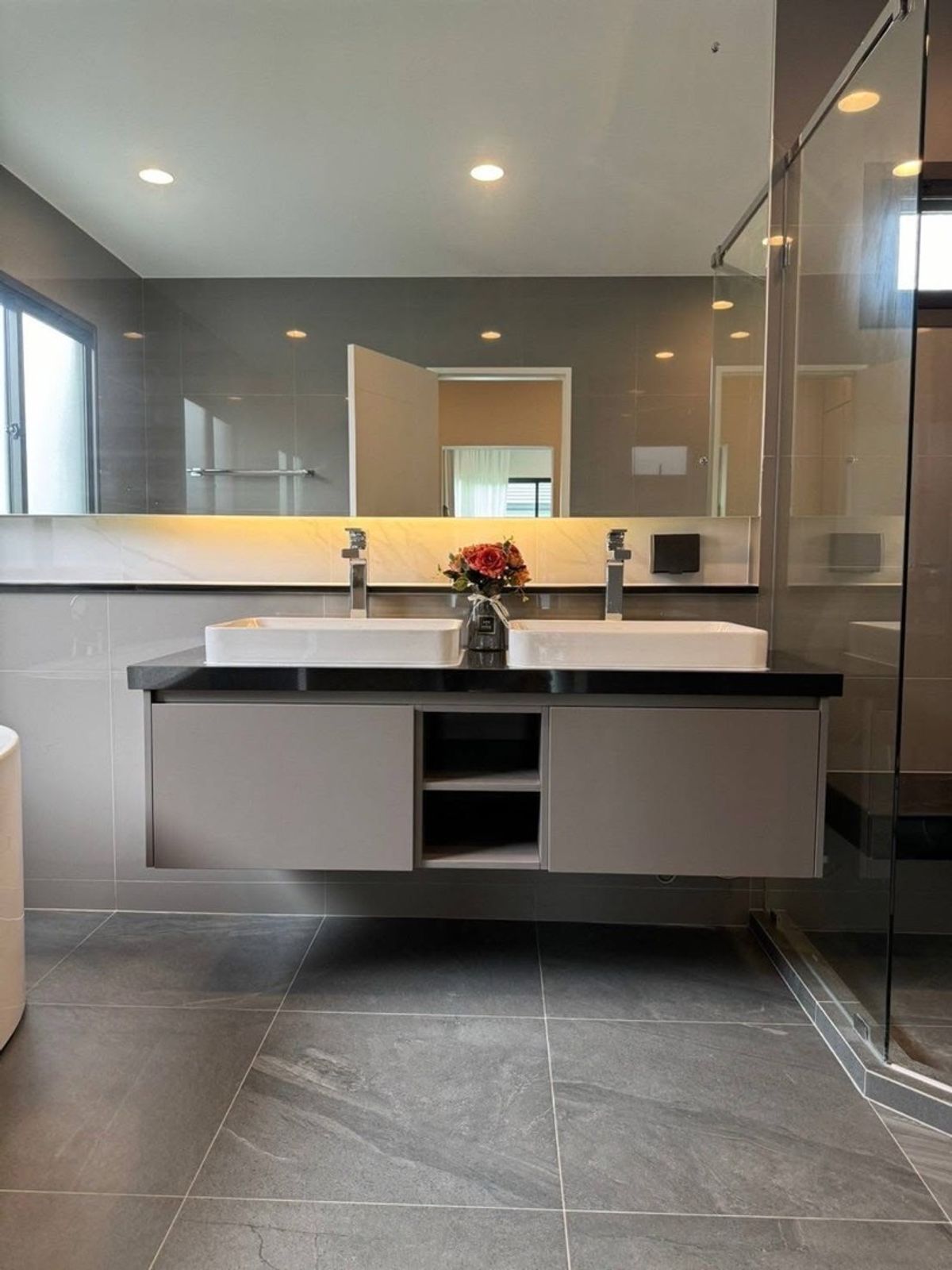 HousePattanakan, Srinakarin : For rent /selling luxury houses, Setthasiri, Krungthep Kreetha 2 #Beautiful house, complete function, ready to live, potential location, peaceful atmosphere near the expressway and Suvarnabhumi Airport.