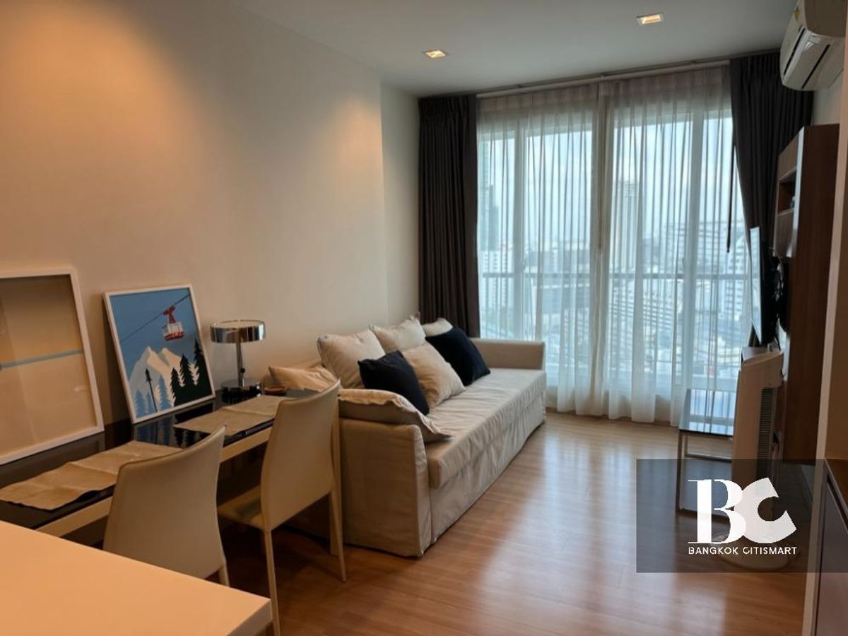 ขายคอนโดสาทร นราธิวาส : RHYTHM Sathorn วิว Icon Siam 1 ห้องนอน 45 ตรม ราคา 6,580,000 บาท ติอต่อ 0659826412/ Line : chatt.06