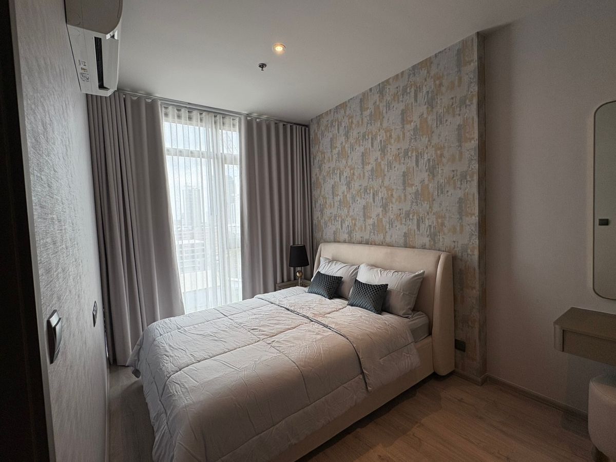 ให้เช่าคอนโดสุขุมวิท อโศก ทองหล่อ : (for rent) RHYTHM Ekkamai Estate ใกล้รถไฟฟ้า BTS เอกมัย