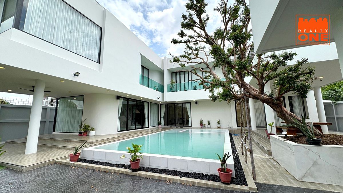 ขายลาดพร้าว101 แฮปปี้แลนด์ : ขายบ้านหรูหลังใหญ่ สร้างใหม่ พร้อมสระว่ายน้ำ 220 ตารางวา ลาดพร้าว 101 แยก 42