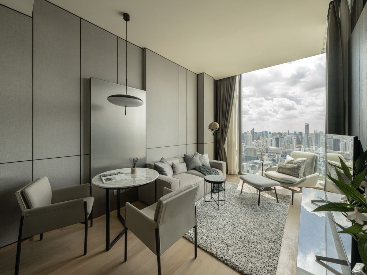 ขายคอนโดวิทยุ ชิดลม หลังสวน : (Sale with tenant) 28 Chidlom, High Floor, Breathtaking View, Good Price